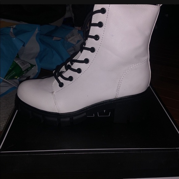 MARLEE WHITE BOOTS (doc look alikes) - Picture 3 of 8